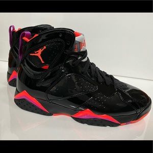 WOMENS NIKE AIR JORDANS - NEVER WORN STILL IN BOX